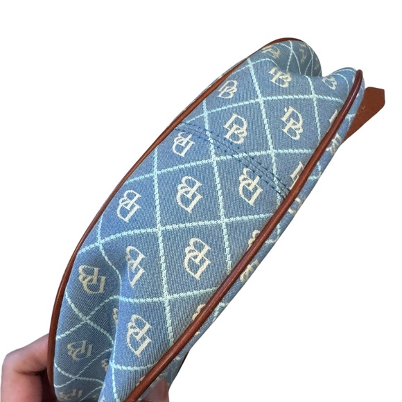 Dooney & Bourke Signature canvas crescent hobo shoulder bag - Picture 4 of 6